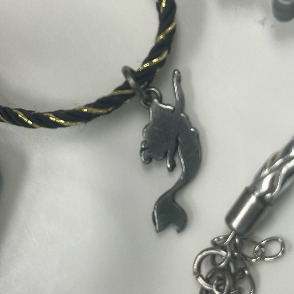 Lot of 5 Disney bracelets. - Picture 7 of 8